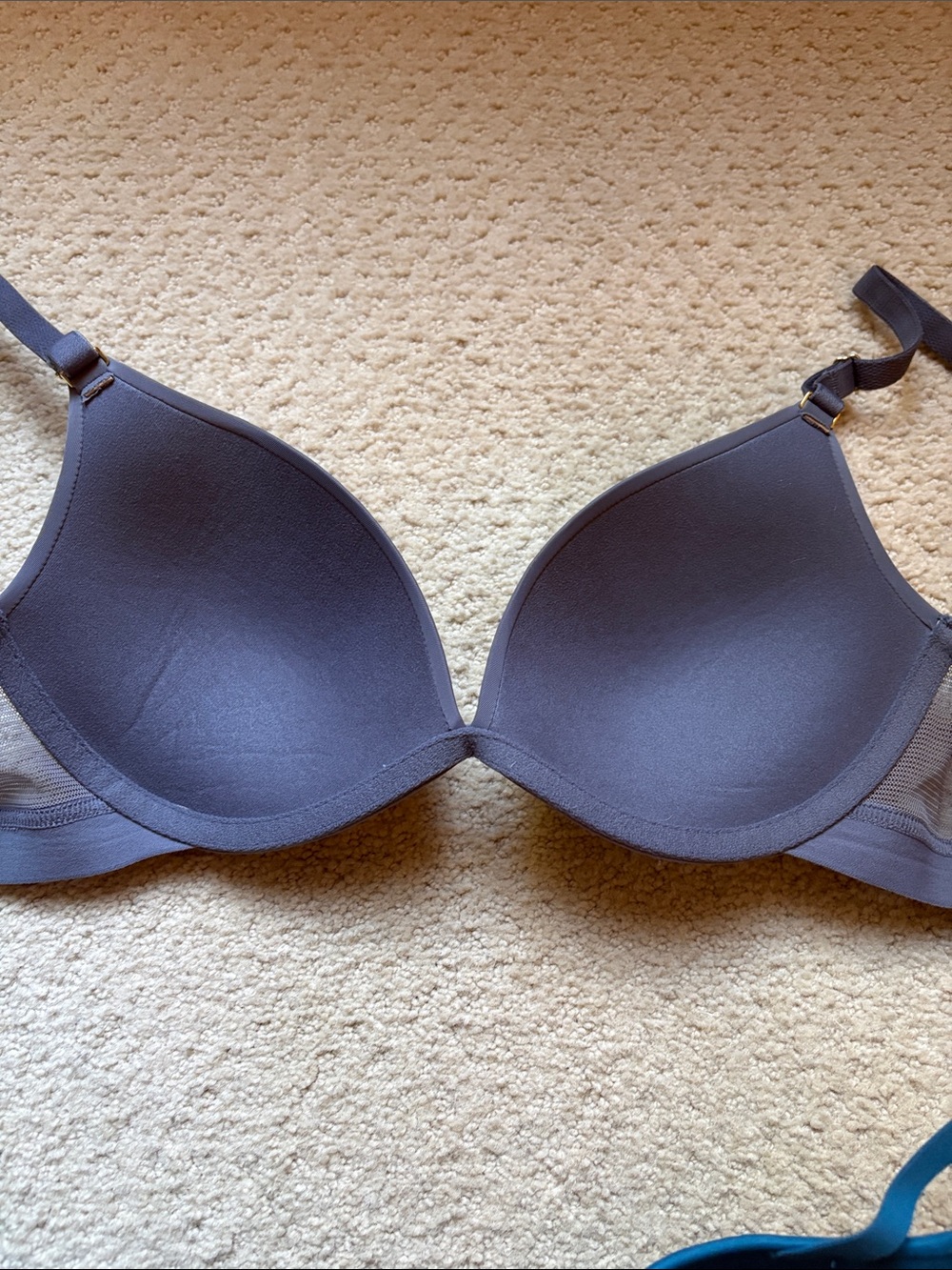 2 Bras - Picture 4 of 8